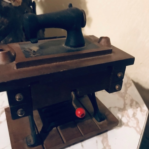 Vtg. Trading sewing machine musical box for display decor. - Picture 4 of 8